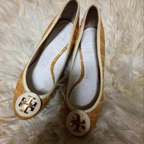 Tory Burch Tan and Cream Women's Flats - Picture 1 of 4